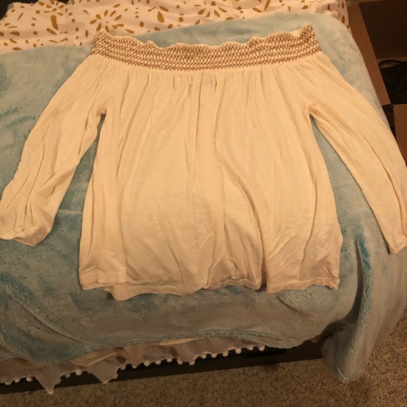 Ivory off the shoulder top - Picture 3 of 4